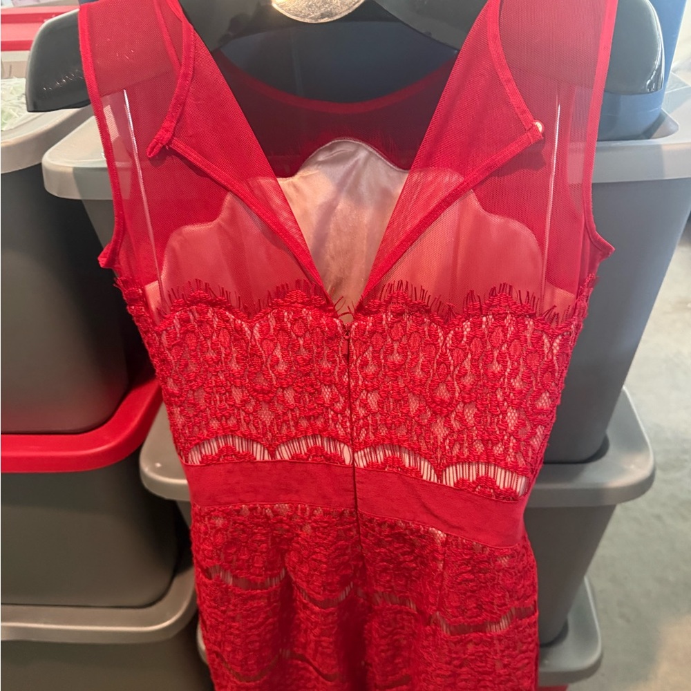 Elegant Red Lace Dress 95 - Picture 4 of 5